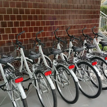 Little 3* Ριτσιόνε