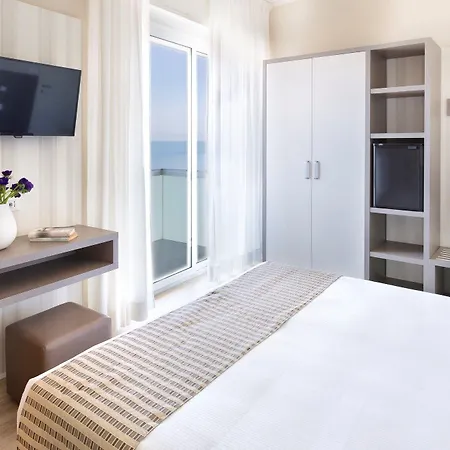 小酒店 酒店 里乔内