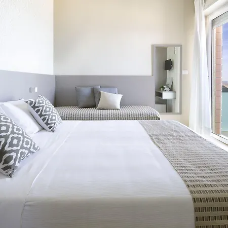 Little 3* Ριτσιόνε